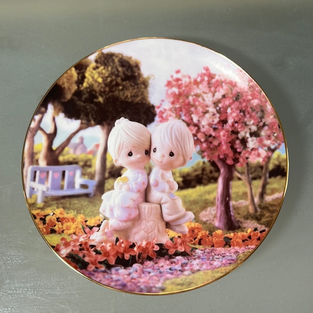 Precious Moments Collector Plate - Love One Another